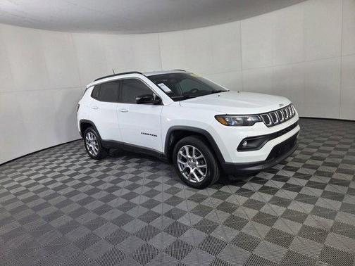 2022 Jeep Compass Latitude Lux
