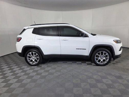 2022 Jeep Compass Latitude Lux