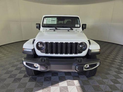 Bright White Clearcoat 2026 Jeep Gladiator Sahara 4x4