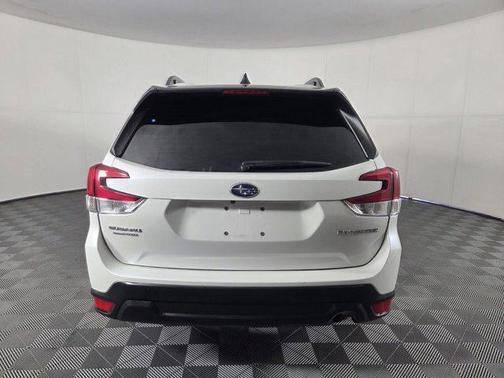 Crystal White Pearl 2024 Subaru Forester Premium