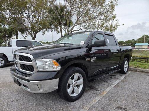 Diamond Black Crystal Pearlcoat 2021 RAM 1500 Tradesman
