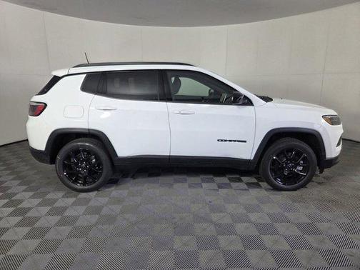 Bright White Clearcoat 2026 Jeep Compass Latitude