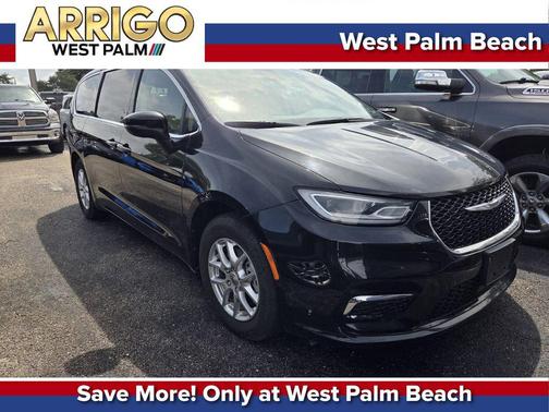 Brilliant Black Crystal Pearlcoat 2023 Chrysler Pacifica Touring L