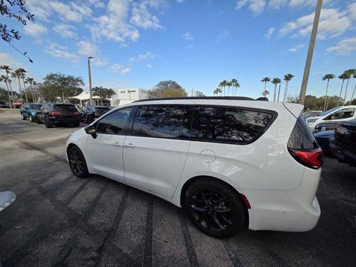 2024 Chrysler Pacifica Limited