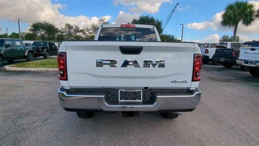2026 RAM 2500 Tradesman Crew Cab 4x4 6'4' Box
