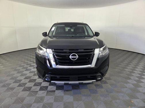 2024 Nissan Pathfinder Platinum FWD