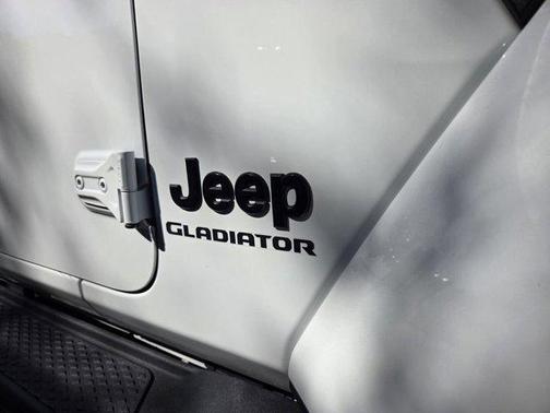 2022 Jeep Gladiator Sport S