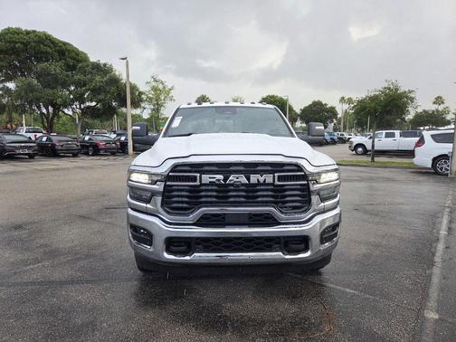 Bright White Clearcoat 2026 RAM 3500 Tradesman Crew Cab 4x4 8' Box