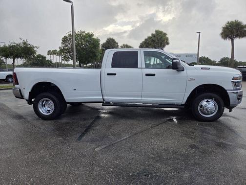 Bright White Clearcoat 2026 RAM 3500 Tradesman Crew Cab 4x4 8' Box