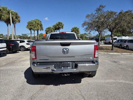2022 RAM 3500 Big Horn Crew Cab 4x4 8' Box