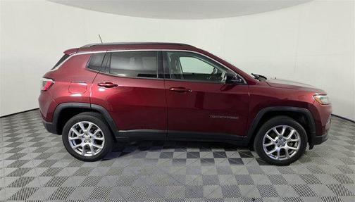2022 Jeep Compass Latitude Lux