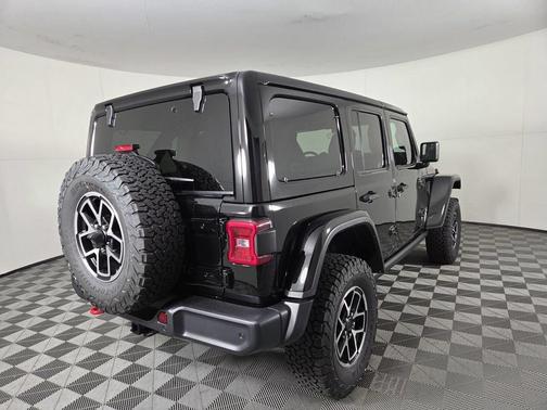 Black Clearcoat 2026 Jeep Wrangler Rubicon