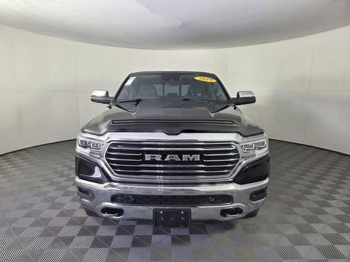 Diamond Black Crystal Pearlcoat 2019 RAM 1500 Longhorn
