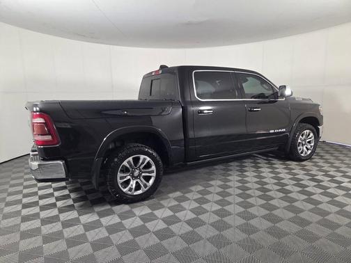 Diamond Black Crystal Pearlcoat 2019 RAM 1500 Longhorn