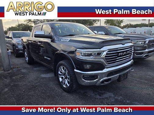 Diamond Black Crystal Pearlcoat 2019 RAM 1500 Longhorn