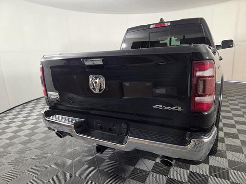 Diamond Black Crystal Pearlcoat 2019 RAM 1500 Longhorn