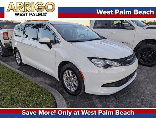 2022 Chrysler Voyager LX