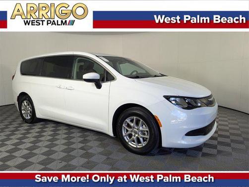 2022 Chrysler Voyager LX