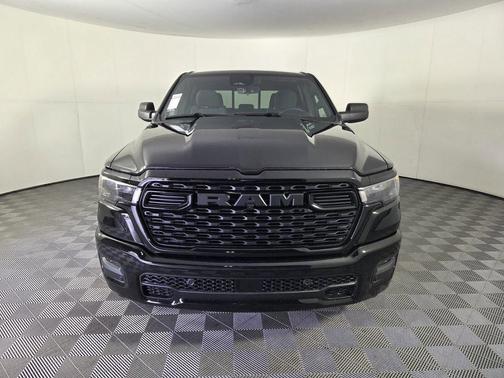 Diamond Black Crystal Pearlcoat 2026 RAM 1500 Express