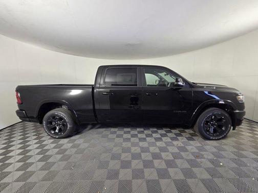 Diamond Black Crystal Pearlcoat 2026 RAM 1500 Big Horn/Lone Star