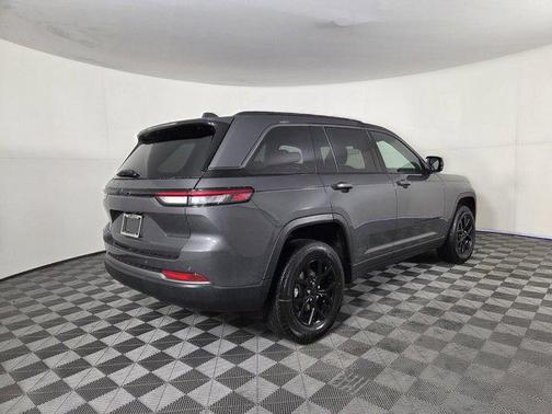 2026 Jeep Grand Cherokee Altitude