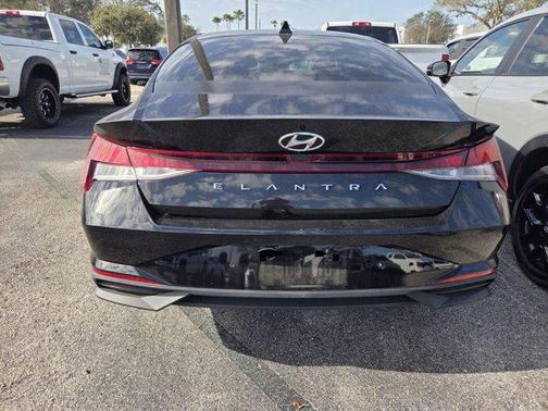 2021 Hyundai ELANTRA SE
