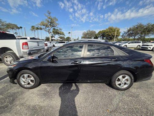 2021 Hyundai ELANTRA SE