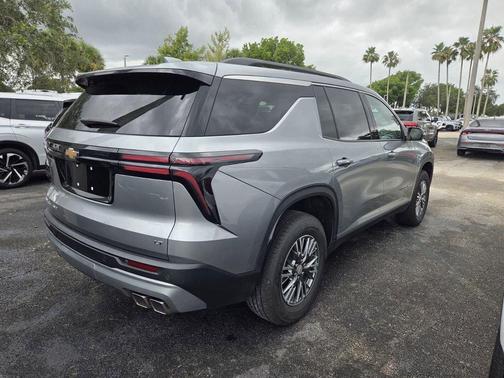 Sterling Gray Metallic 2024 Chevrolet Traverse LT
