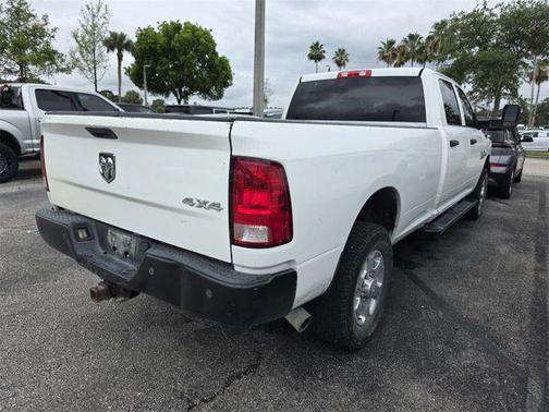 2017 RAM 3500 Tradesman Crew Cab 4x4 8' Box