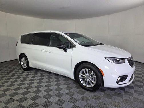 Bright White Clearcoat 2026 Chrysler Pacifica L