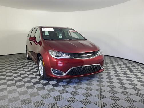 Photo 2 of 32 of 2020 Chrysler Pacifica Touring