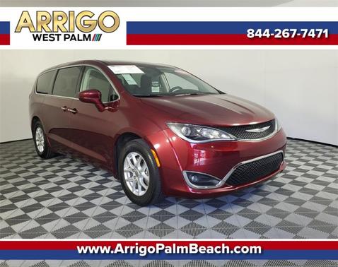 Photo 1 of 32 of 2020 Chrysler Pacifica Touring