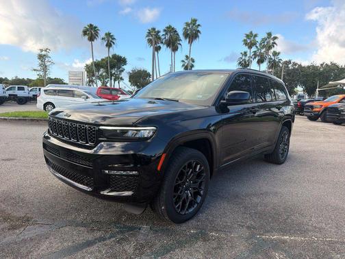 Diamond Black Crystal Pearlcoat 2024 Jeep Grand Cherokee L Summit