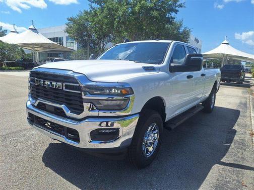 2025 RAM 2500 Tradesman Crew Cab 4x4 6'4' Box