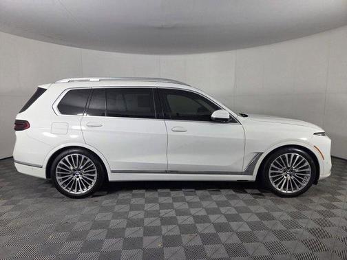 Alpine White 2023 BMW X7 xDrive40i