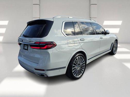 Alpine White 2023 BMW X7 xDrive40i