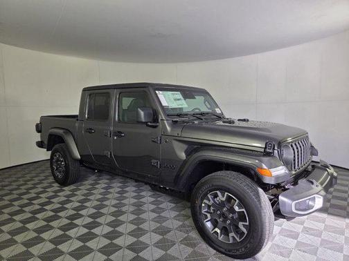 Granite Crystal Metallic Clearcoat 2026 Jeep Gladiator Sahara 4x4