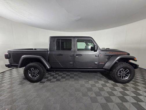 Granite Crystal Metallic Clearcoat 2026 Jeep Gladiator Mojave X 4x4