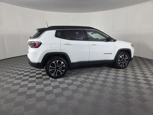 Bright White Clearcoat 2023 Jeep Compass Limited