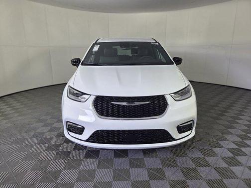 Bright White Clearcoat 2026 Chrysler Pacifica L