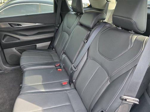 2022 INFINITI QX60 Luxe