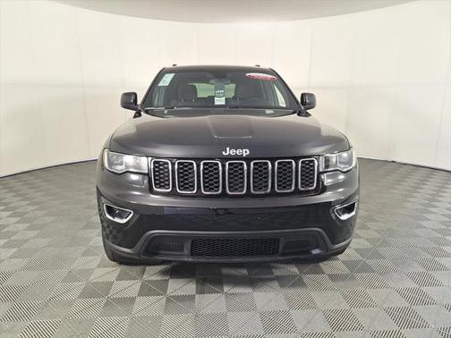 Diamond Black Crystal Pearlcoat 2021 Jeep Grand Cherokee Laredo