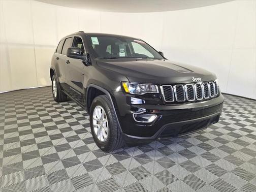 Diamond Black Crystal Pearlcoat 2021 Jeep Grand Cherokee Laredo