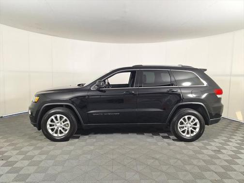 Diamond Black Crystal Pearlcoat 2021 Jeep Grand Cherokee Laredo