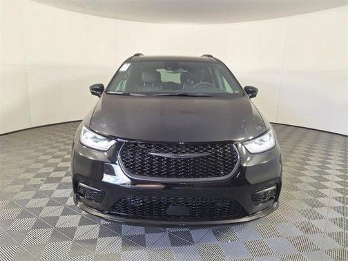 2025 Chrysler Pacifica Hybrid Premium S Appearance Pkg