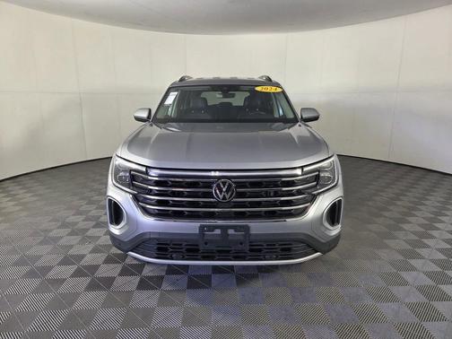 Silver Mist Metallic 2024 Volkswagen Atlas 2.0T SE w/Technology 4MOTION