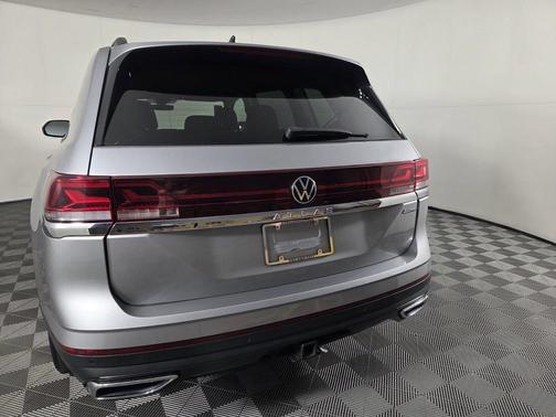 Silver Mist Metallic 2024 Volkswagen Atlas 2.0T SE w/Technology 4MOTION