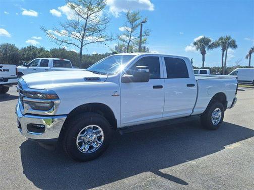 2025 RAM 2500 Tradesman Crew Cab 4x4 6'4' Box