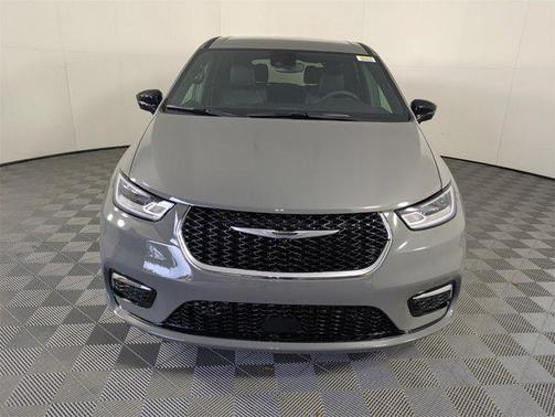 2025 Chrysler Pacifica L