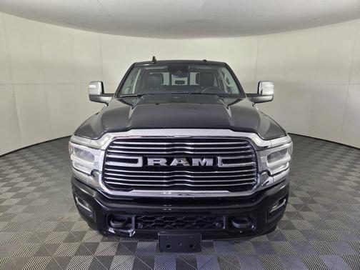 Diamond Black Crystal Pearlcoat 2024 RAM 2500 Laramie Crew Cab 4x4 6'4' Box